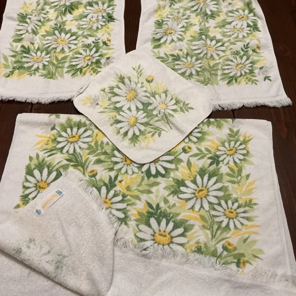 Vintage Set of Springmaid Bath Towels Each measure - Picture 8 of 14